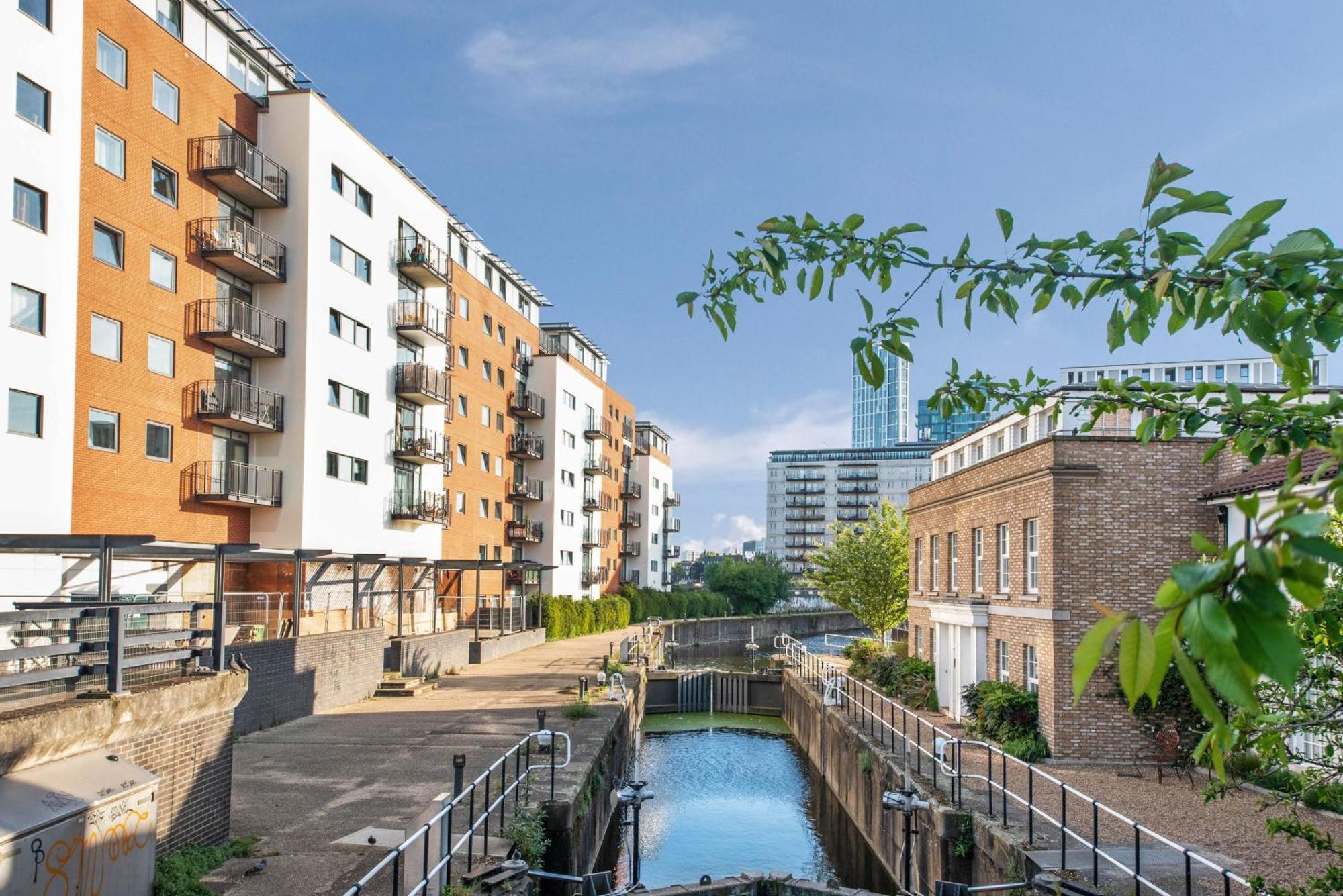 Penthouse W/ Hot Tub Near Stratford, Westfield Apartment London Exterior photo